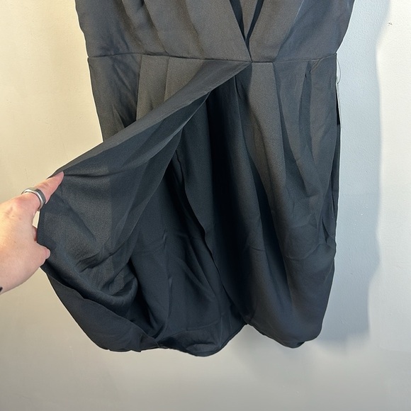 NWT Express V-Neck Faux Wrap Pleated Sheath Dress Black Size L - Picture 8 of 14
